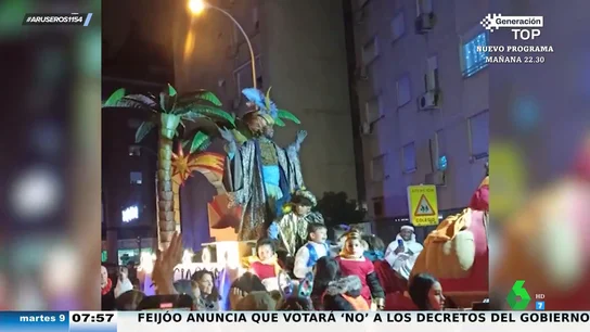 El perreo viral del rey Baltasar en la Cabalgata de los Reyes Magos de Villaverde al ritmo de 'Danza kuduro' El perreo viral del rey Baltasar en la Cabalgata de los Reyes Magos de Villaverde al ritmo de 'Danza kuduro'