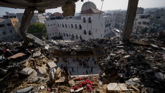 Edificio residencial dañado después de un ataque israelí en Rafah, sur de la Franja de Gaza. Edificio residencial dañado después de un ataque israelí en Rafah, sur de la Franja de Gaza.