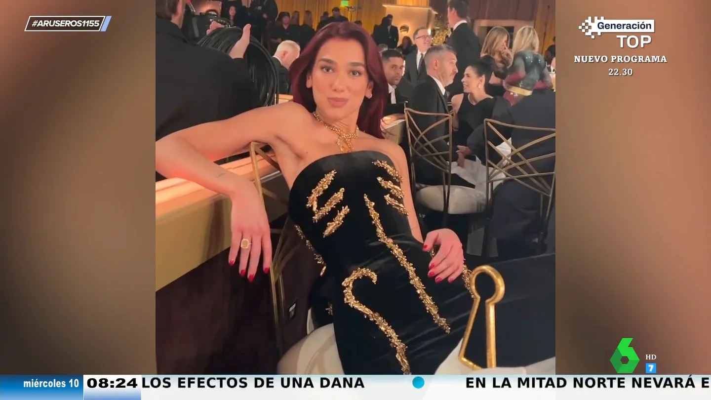 Lo que no se vio del vestido de Dua Lipa en los Globos de Oro: el momento viral de la cantante sentándose Lo que no se vio del vestido de Dua Lipa en los Globos de Oro: el momento viral de la cantante sentándose