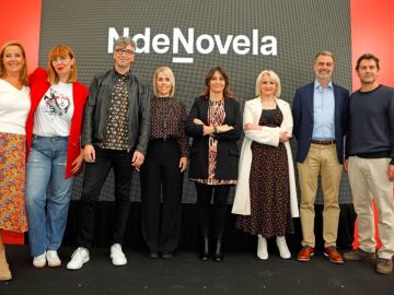 Mónica de Cristóbal, Lara Serodio, Benito Olmo, Ane Odriozola, Edurne Cadelo, Yolanda Cruz, Yves D. Villegas y Cristian Schleu, autores de NdNovela