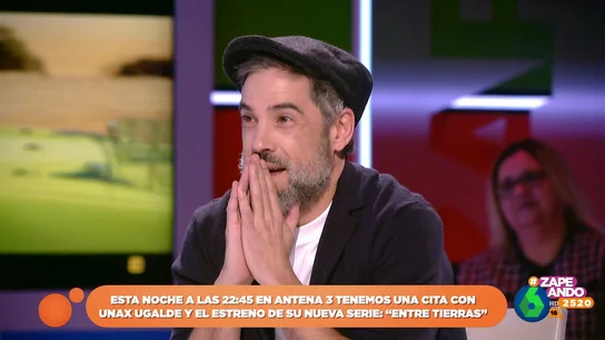 Unax Ugalde desvela en Zapeando cuál fue su primer papel como actor "Me pagaban bastante mal, pero con eso ayudaba a pagar un piso en Bilbao", afirma Unax Ugalde, que presenta 'Entre tierras' en Zapeando y, en este vídeo, recuerda cómo fueron sus inicios como actor con una conocida empresa de dulces.