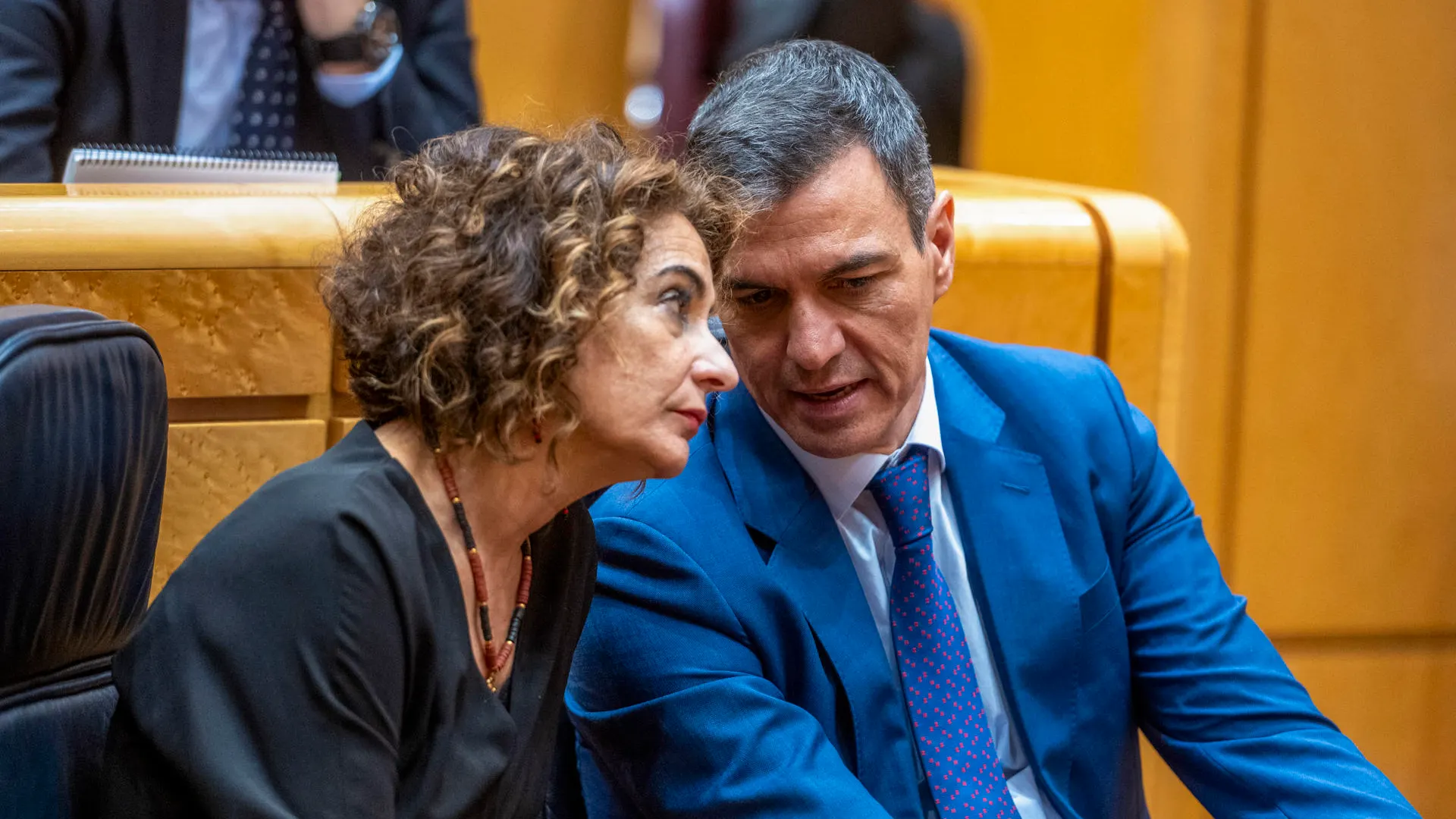 El presidente del Gobierno, Pedro Sánchez, y la vicepresidenta primera y ministra de Hacienda, María Jesús Montero.