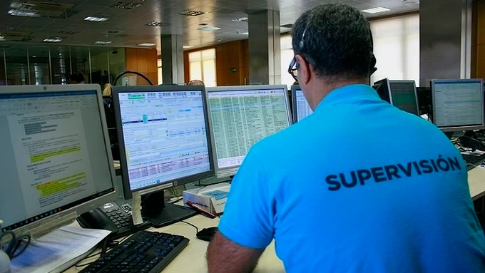 Imagen de archivo de un trabajador del servicio de emergencias de Castilla y León 112
