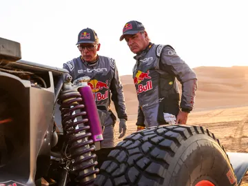 Carlos Sainz afianza su liderato en el Dakar 2024 Carlos Sainz afianza su liderato en el Dakar 2024