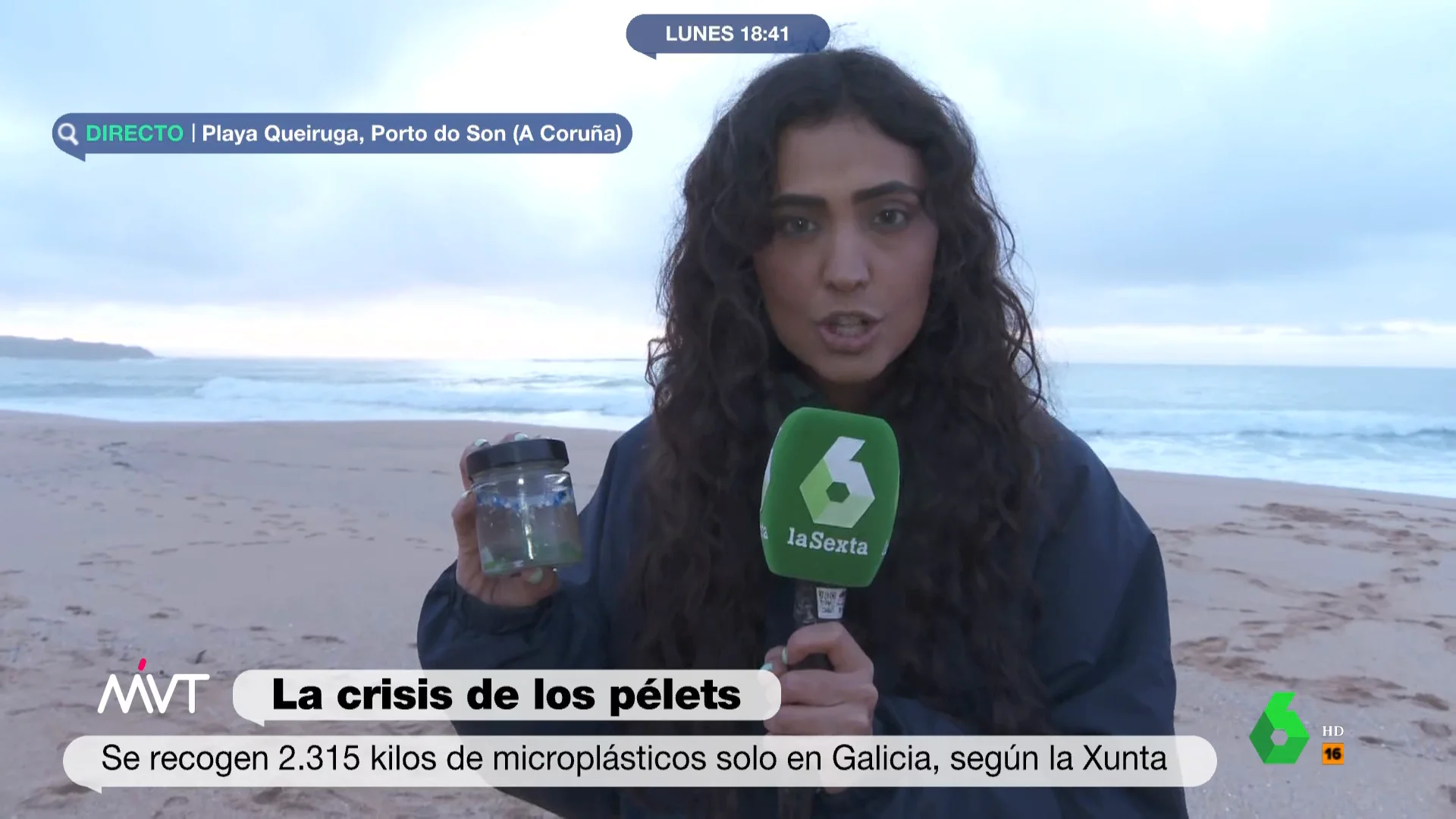 María Lamela realiza en este vídeo de Más Vale Tarde un experimento de We Sustainability que demuestra cómo solo el 15% de los plásticos que se vierten en los océanos se queda en la superficie, mientras que el 70% termina en el fondo del mar.