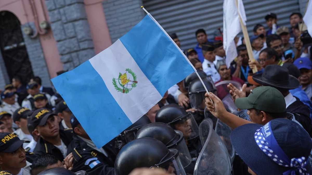 Tension in the Guatemalan Congress before Arévalo’s inauguration as president Tension in the Guatemalan Congress before Arévalo’s inauguration as president