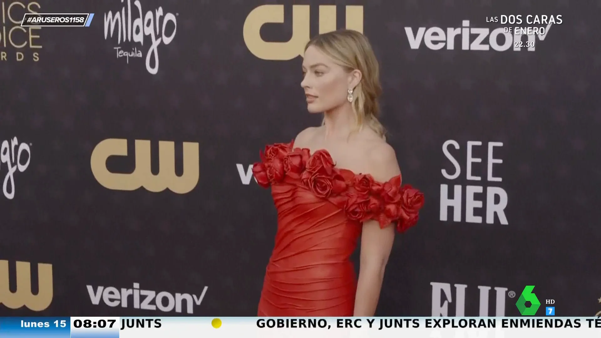 Del rojo de Margot Robbie a la curiosa mirada de Emma Stone: los looks de los Critics Choice Awards