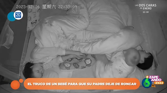 La drástica medida que toma un bebé para conseguir que su padre deje de roncar La drástica medida que toma un bebé para conseguir que su padre deje de roncar