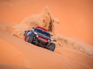 Carlos Sainz saca músculo ante la primera debilidad de Sébastien Loeb Carlos Sainz saca músculo ante la primera debilidad de Sébastien Loeb