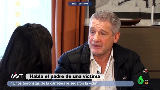 Habla el padre de una víctima de una carrera ilegal "Unos terroristas de la carretera le segaron la vida", afirma el padre de Marta, una joven de 27 años que murió en un accidente tras chocar frontalmente con dos coches que participaban en una carrera ilegal. Su desgarrador testimonio, en este vídeo.