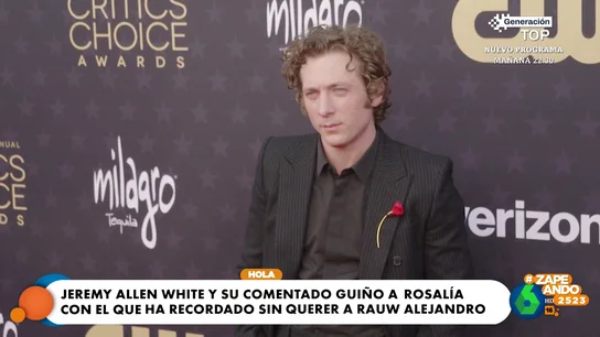 El broche de Jeremy Allen White con guiño a Rosalía y a Rauw Alejandro El broche de Jeremy Allen White con guiño a Rosalía y a Rauw Alejandro
