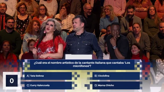 La Terremoto de Alcorcón versiona en directo la canción de Tata Golosa: "Chimo Bayo, los micrófonos; Corbacho, los micrófonos" La Terremoto de Alcorcón versiona en directo la canción de Tata Golosa: "Chimo Bayo, los micrófonos; Corbacho, los micrófonos"