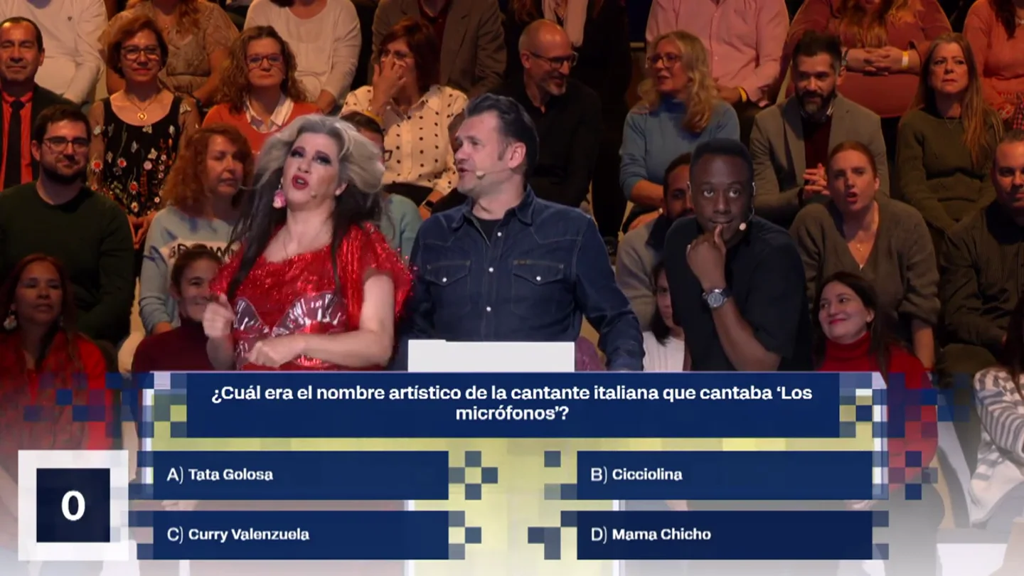 La Terremoto de Alcorcón versiona en directo la canción de Tata Golosa: "Chimo Bayo, los micrófonos; Corbacho, los micrófonos" La Terremoto de Alcorcón versiona en directo la canción de Tata Golosa: "Chimo Bayo, los micrófonos; Corbacho, los micrófonos"