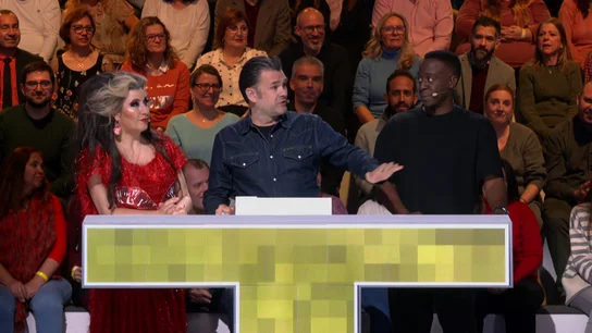 Gemita intenta explicar a José Corbacho, Charo Reina y Chimo Bayo qué es Twitch... y ellos bailan un twist Gemita intenta explicar a José Corbacho, Charo Reina y Chimo Bayo qué es Twitch... y ellos bailan un twist