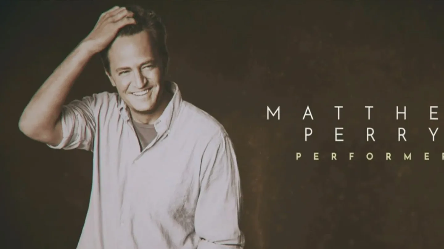 Imagen de Matthew Perry en el In Memorian de los Emmy que cerró con el himno de 'Friends' 'I'll be there for you'. Imagen de Matthew Perry en el In Memorian de los Emmy que cerró con el himno de 'Friends' 'I'll be there for you'.
