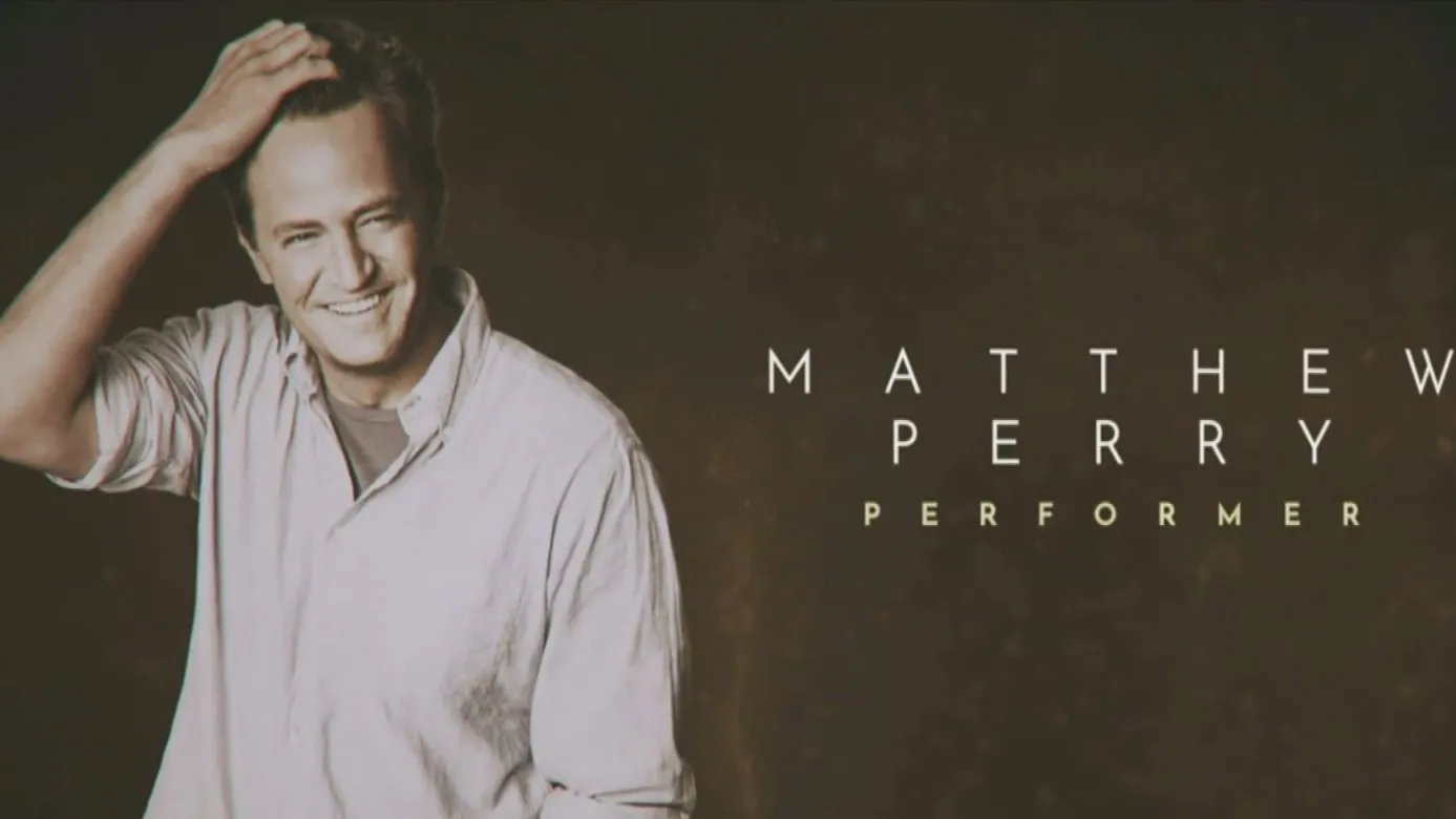Imagen de Matthew Perry en el In Memorian de los Emmy que cerró con el himno de 'Friends' 'I'll be there for you'.