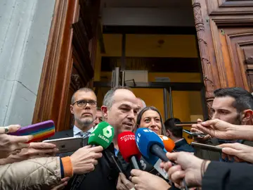 El secretario general de Junts, Jordi Turull, atiende a los medios de comunicación tras su reunión con Santos Cerdán