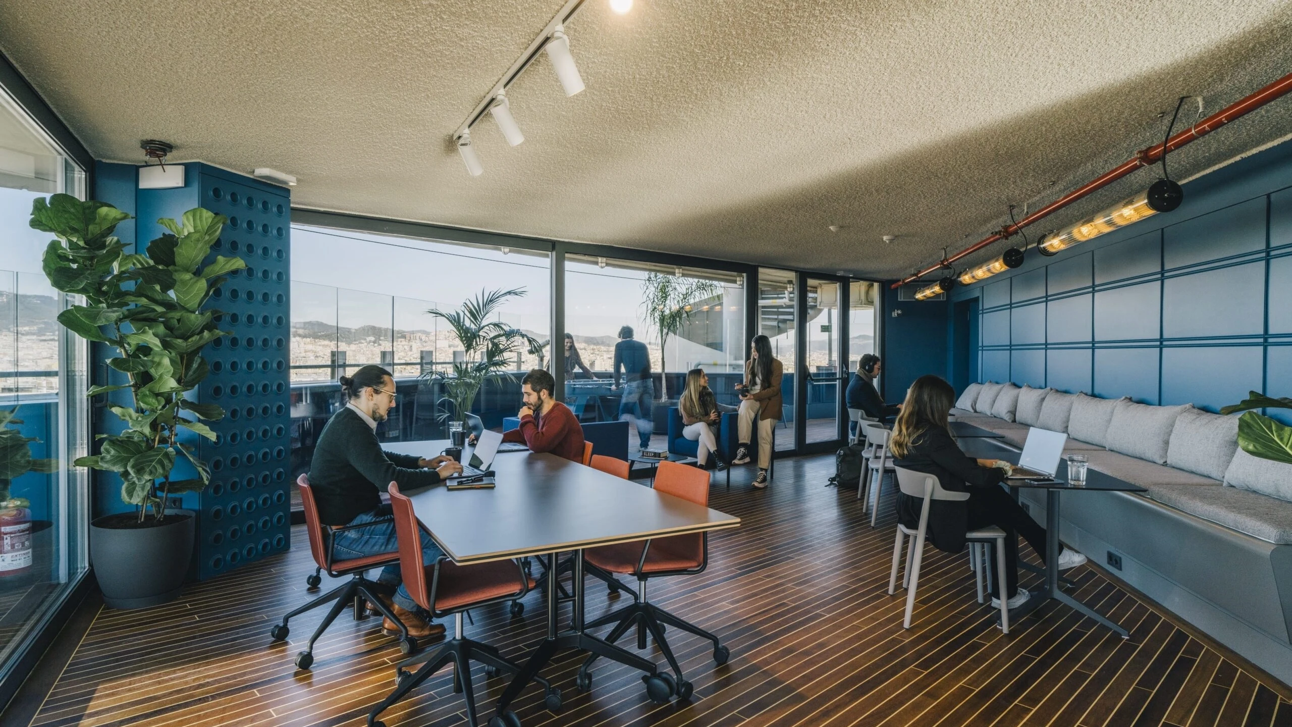 Trabajadores en espacio de 'coworking'.