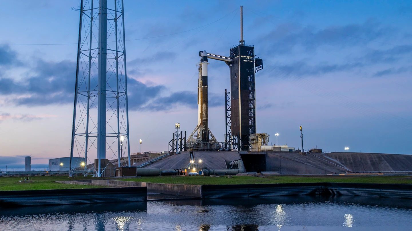 Fotografía cedida este miércoles, 17 de enero, por SpaceX, en la que se registró el cohete Falcon 9 con la cápsula Dragon, que llevará la misión 3 (Ax-3) de Axiom a la Estación Espacial Internacional Fotografía cedida este miércoles, 17 de enero, por SpaceX, en la que se registró el cohete Falcon 9 con la cápsula Dragon, que llevará la misión 3 (Ax-3) de Axiom a la Estación Espacial Internacional