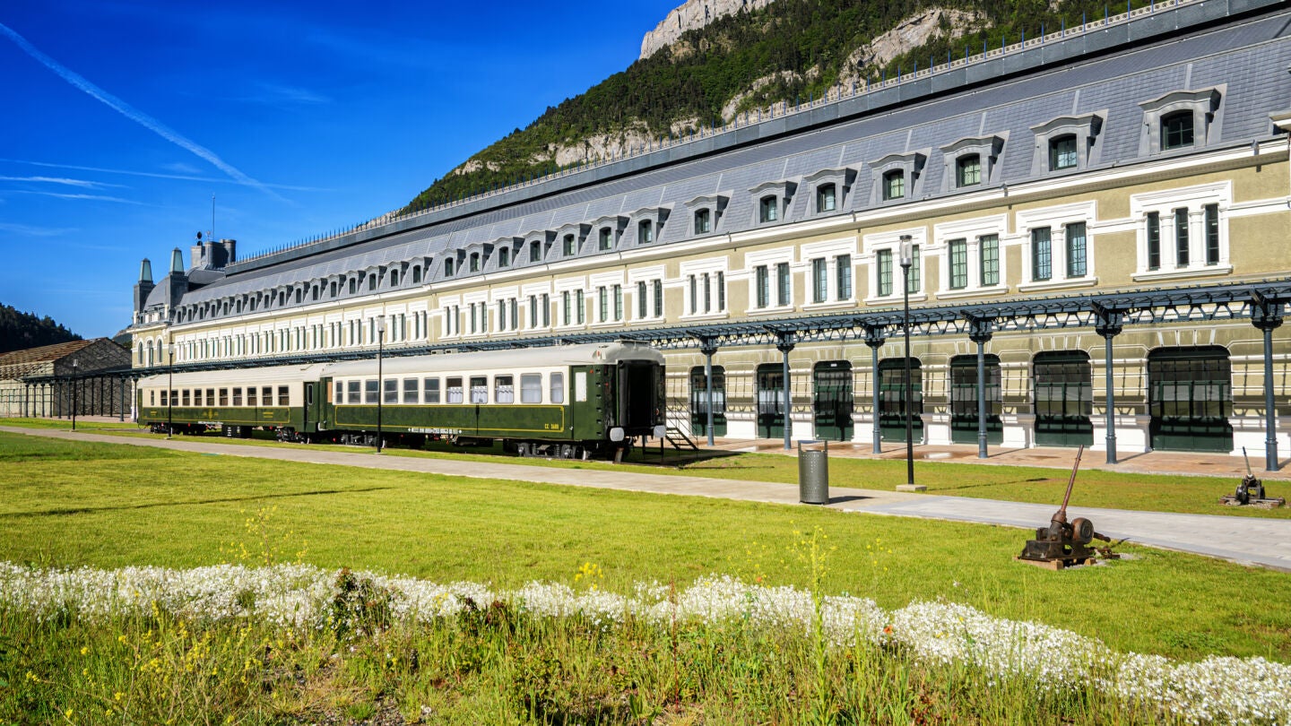 La estaci&oacute;n internacional de Canfranc, ubicada en Canfranc