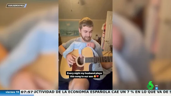 La curiosa técnica de un padre para dormir a su bebé recién nacido: así se queda frito sobre la guitarra mientras él toca La curiosa técnica de un padre para dormir a su bebé recién nacido: así se queda frito sobre la guitarra mientras él toca