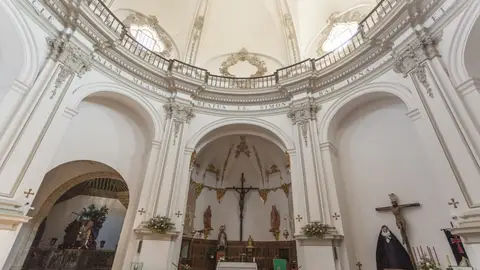 Interior de la Iglesia de San Pedro de Cuenca Interior de la Iglesia de San Pedro de Cuenca
