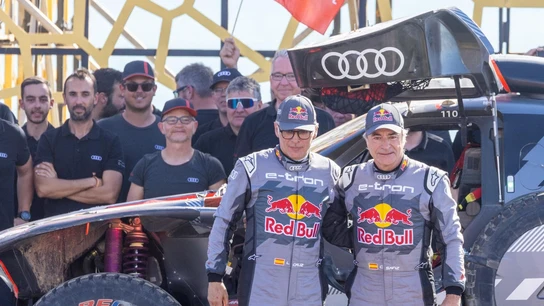 Carlos Sainz, junto a Lucas Cruz Carlos Sainz, junto a Lucas Cruz