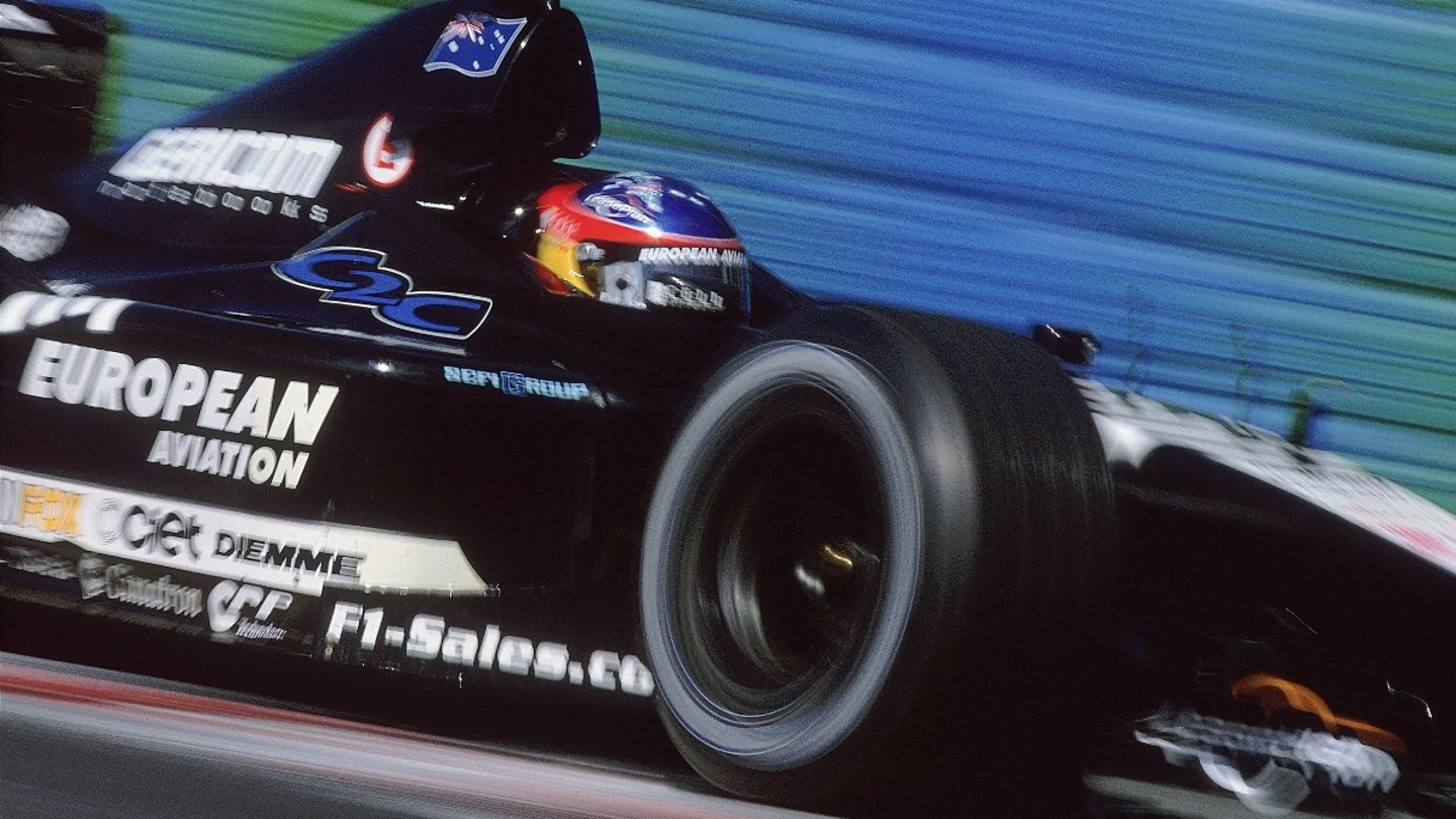 Fernando Alonso, con el Minardi en una foto de archivo Fernando Alonso, con el Minardi en una foto de archivo