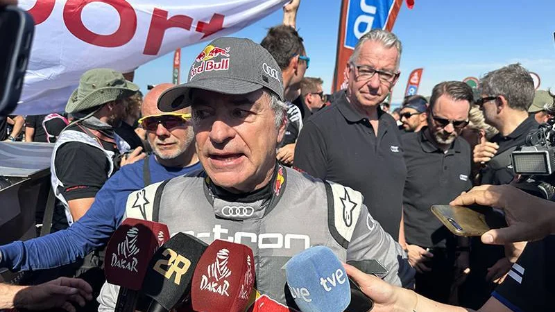 Carlos Sainz habla de su futuro después de haber ganado el Dakar