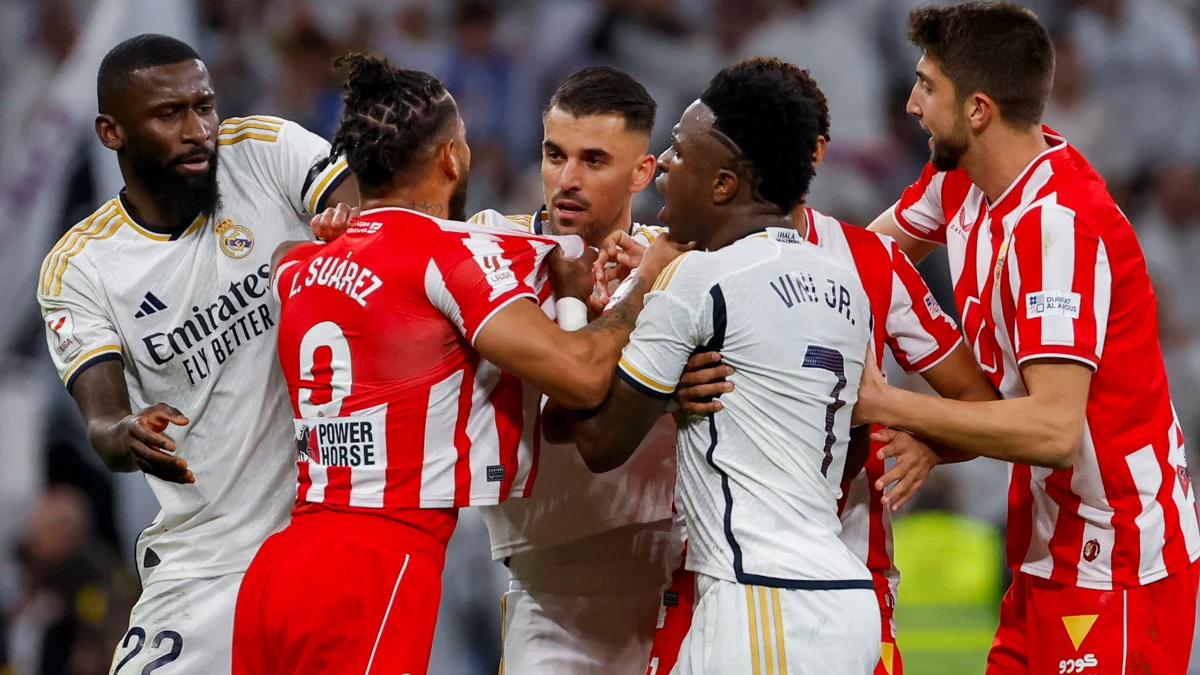 Tangana entre jugadores del Almería y del Real Madrid