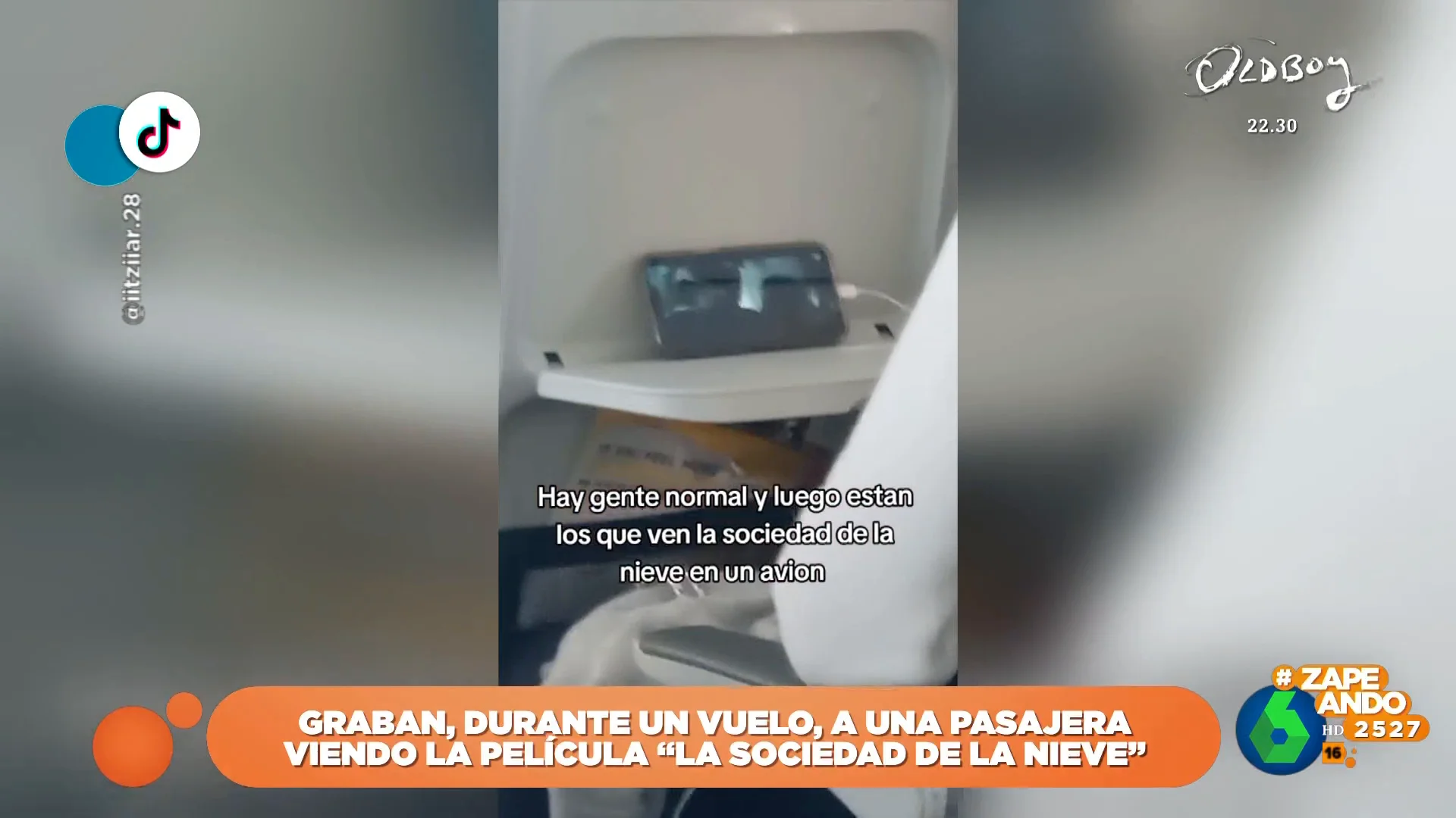 Una pasajera de un avión alucina al descubrir la película que ve otra chica durante el vuelo