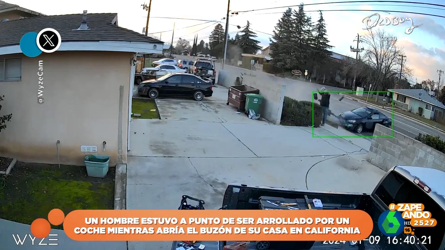 Un hombre evita 'in extremis' ser arrollado por un coche mientras revisaba su buzón Un hombre evita 'in extremis' ser arrollado por un coche mientras revisaba su buzón
