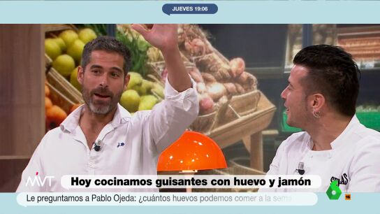 En plena receta de guisantes con jam&oacute;n y huevo poch&eacute; junto al chef estrella Michelin Carlos Maldonado, Pablo Ojeda desmonta mitos sobre el huevo y en este v&iacute;deo afirma rotundo: "Tus seis o siete huevos por semana, tranquilamente".