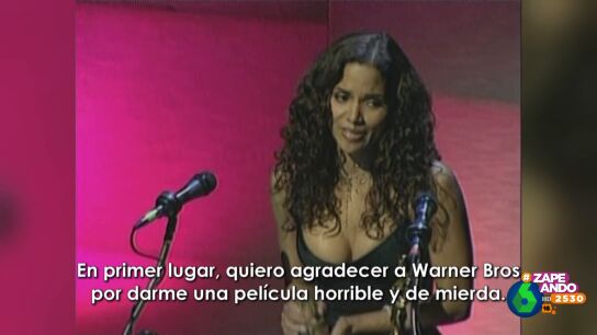 Zapeando recuerda uno de los momentazos de los Razzies: el d&iacute;a que Halle Berry recogi&oacute; su premio a peor actriz por 'Catwoman'