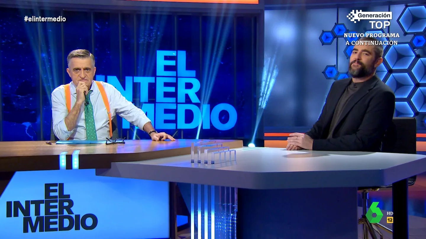 Wyoming, a Hermann Tertsch tras 'pedir' "que no le vuelen la cara a tiros a Bolaños" "Dios no quiera que le vuelen la cara a tiros a Bolaños como a Vidal Quadras y tengamos que consultarle si ese terrorismo es bueno o malo", tuiteaba el eurodiputado de Vox. La contundente respuesta de Wyoming y Dani Mateo, en este vídeo.