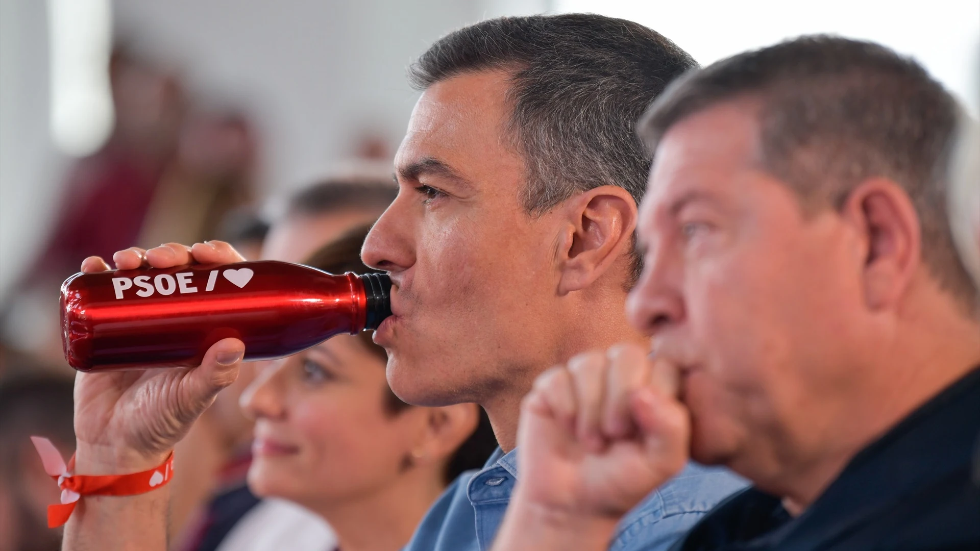 El presidente de Castilla-La Mancha, Emiliano García-Page, y el presidente del Gobierno, Pedro Sánchez.