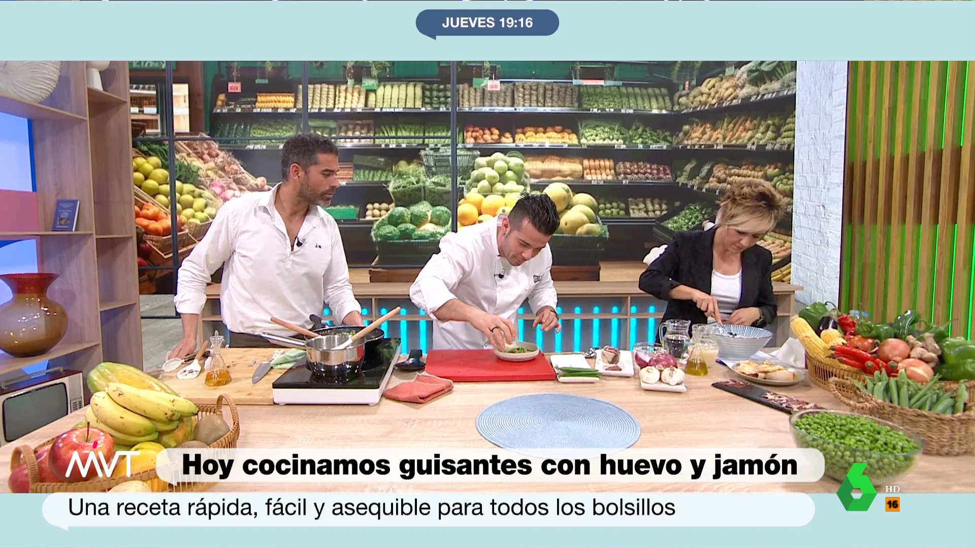 Carlos Maldonado y Pablo Ojeda se reúnen una semana más para cocinar una receta rica, sana y equilibrada. Junto a Cristina Pardo, explican en este vídeo de Más Vale Tarde cómo se cocina, y las propiedades, de los guisantes con jamón y huevo poché.
