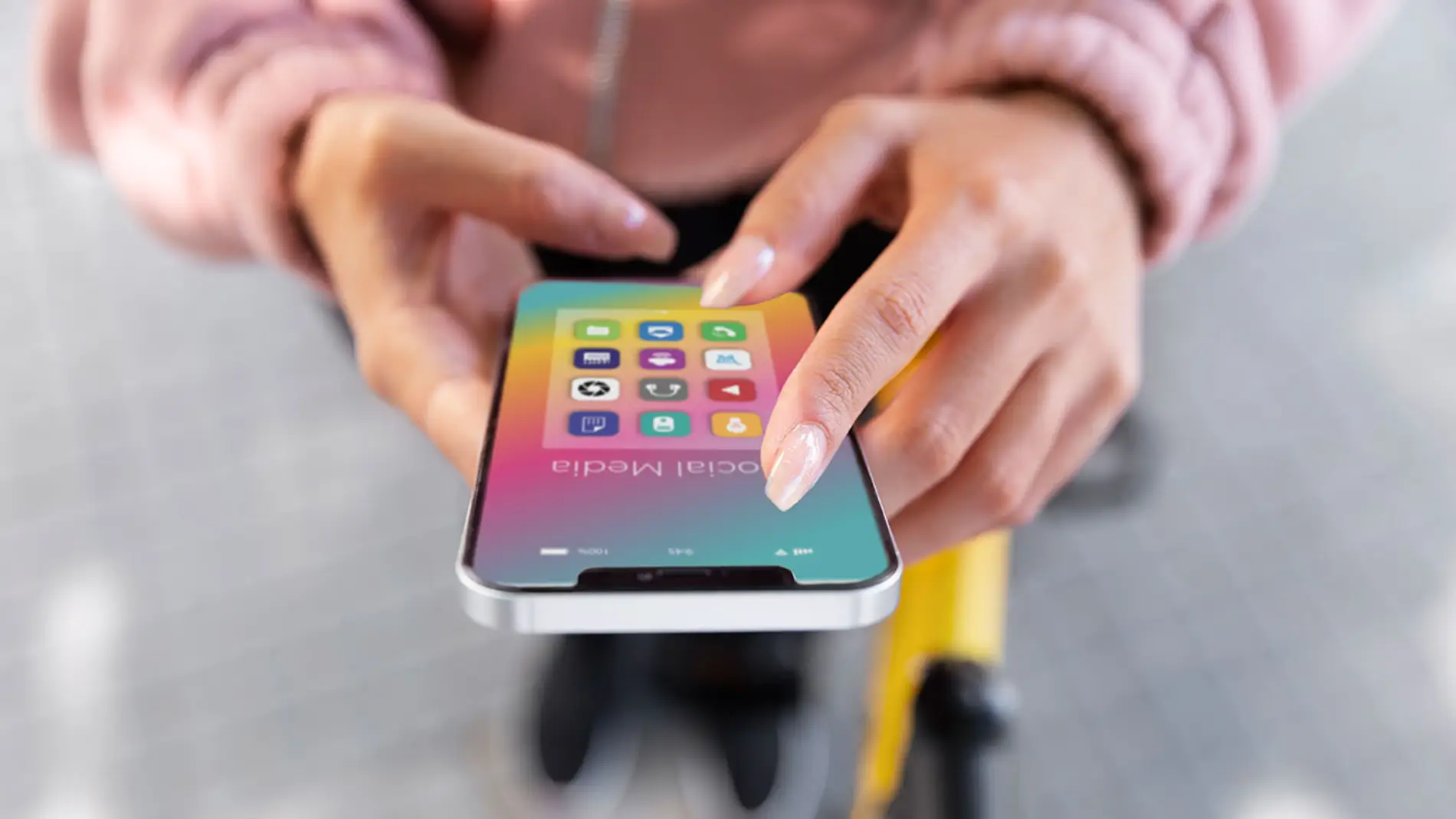 Un iPhone en las manos Un iPhone en las manos