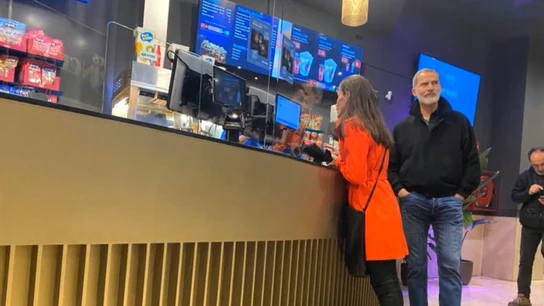 Felipe VI y la reina Letizia en un cine de Madrid Felipe VI y la reina Letizia en un cine de Madrid
