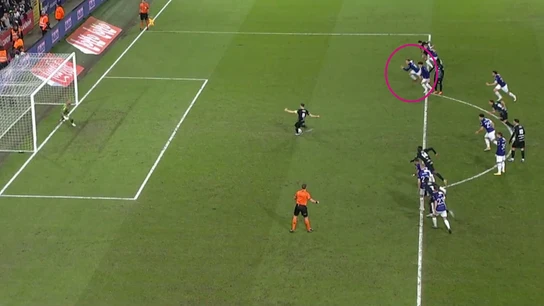 Un jugador del Anderlecht, en el área antes de lanzarse el penalti Un jugador del Anderlecht, en el área antes de lanzarse el penalti