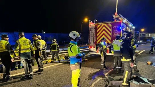 Tres muertos y tres heridos graves en un choque frontal en la A-3 en Rivas, Madrid Tres muertos y tres heridos graves en un choque frontal en la A-3 en Rivas, Madrid