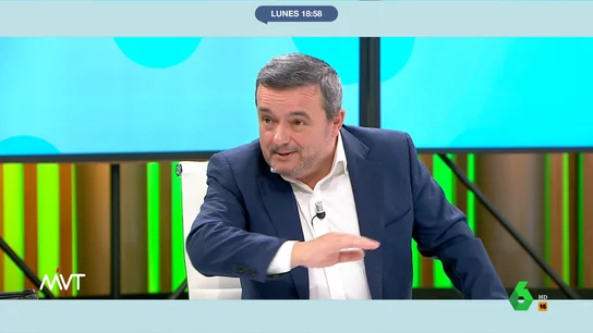 El colaborador de Más Vale Tarde Chema Crespo. Hicieron cola y compraron palomitas: así fue la cita de los reyes en unos cines de Madrid