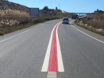 Línea roja en la A-355 de Málaga  Línea roja en la A-355 de Málaga