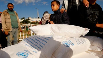 Sacos de ayuda de la UNRWA en Gaza