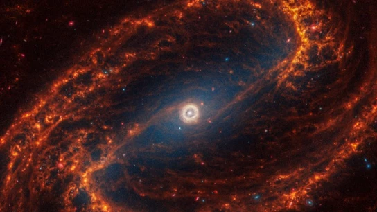 La galaxia espiral NGC 1300, que se encuentra a 69 millones de años luz, en la constelación de Eridanus. La galaxia espiral NGC 1300, que se encuentra a 69 millones de años luz, en la constelación de Eridanus.