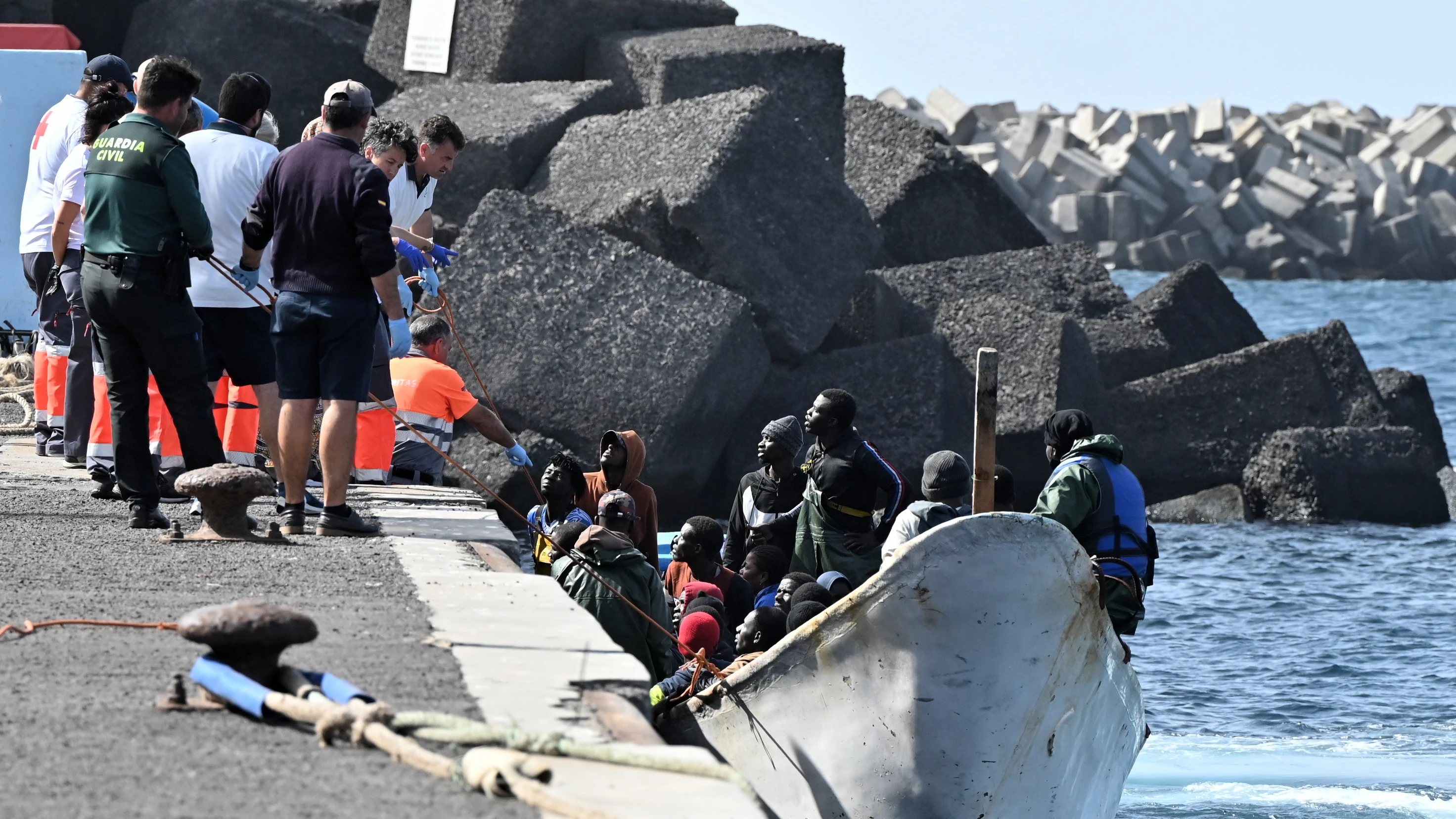 Un cayuco llega a El Hierro