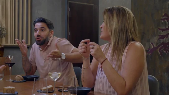 "Es un 'sabelotodo' y un 'sabelonada'": duro enfrentamiento entre Ramón, de Burlesque y Juampe, de Villanos Bistró Canalla "Es un 'sabelotodo' y un 'sabelonada'": duro enfrentamiento entre Ramón, de Burlesque y Juampe, de Villanos Bistró Canalla