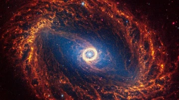 La galaxia espiral NGC 1512 se encuentra a 30 millones de años luz, en la constelación del Horologium.
