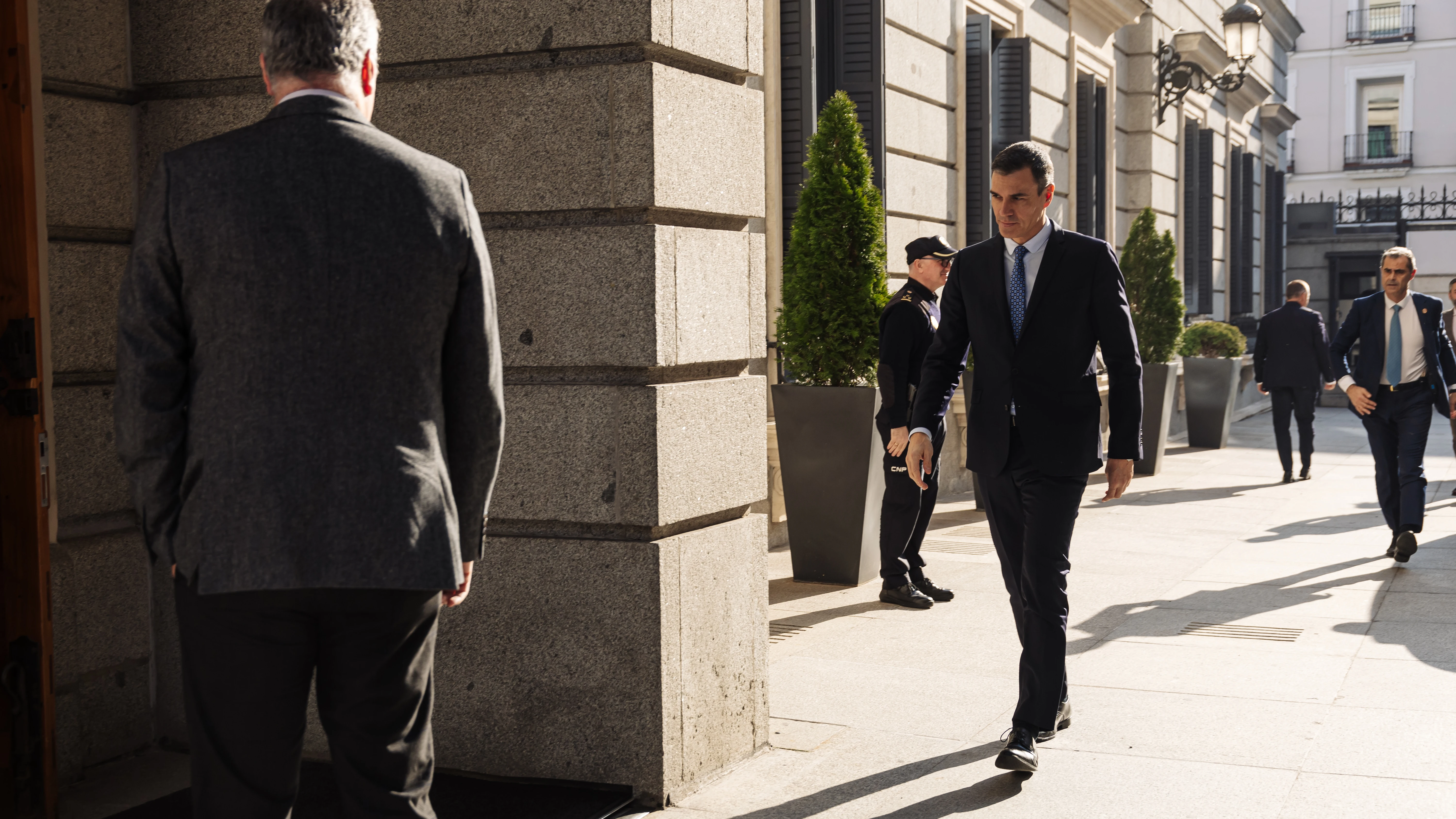 El presidente del Gobierno, Pedro Sánchez, a su llegada a una sesión plenaria, en el Congreso de los Diputados, a 30 de enero de 2024. 