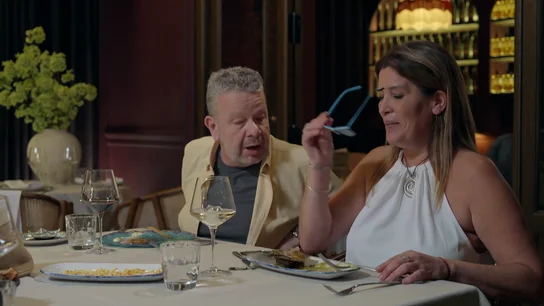 Chicote pone a prueba el 'paladar negro' de María y sus rivales ríen ante sus respuestas: "No tiene ni idea de cocina" Chicote pone a prueba el 'paladar negro' de María y sus rivales ríen ante sus respuestas: "No tiene ni idea de cocina"